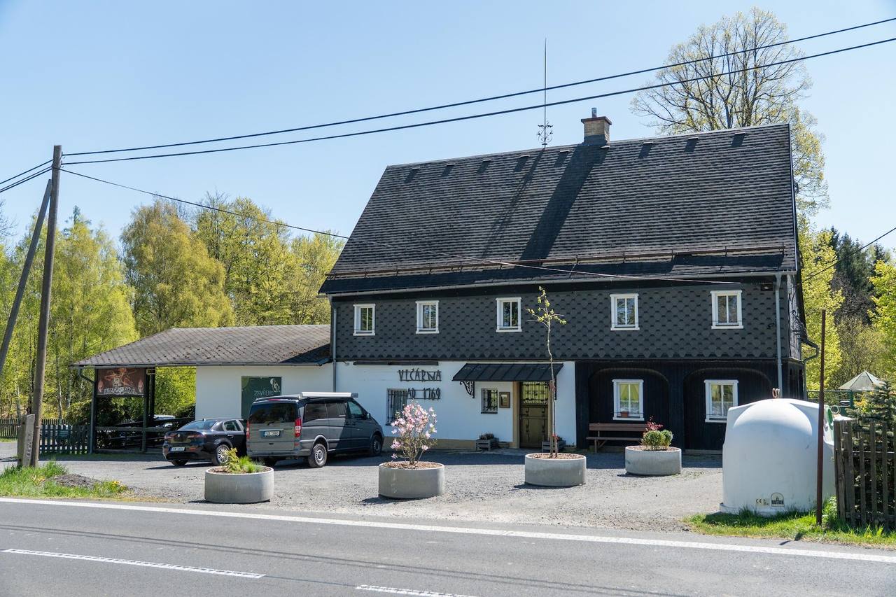 Podstávkový dům Vlčárna od cesty
